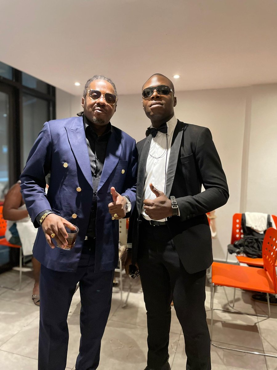 pabloJimmydang2's tweet photo. Une protection rapprochée réussi avec l'artiste du pays 🇨🇲 https://t.co/dmxDMj5mnT