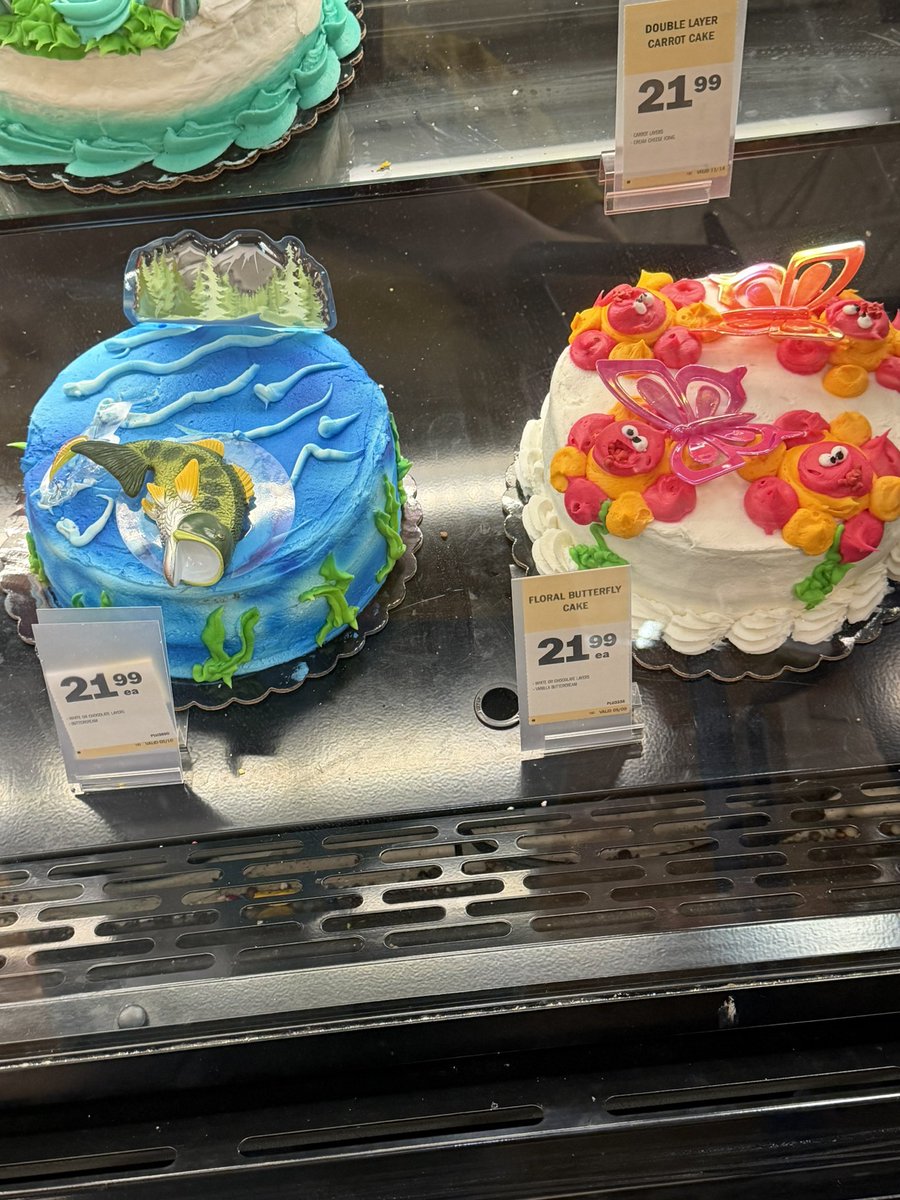 WandandRabbit's tweet photo. am i wrong for assuming that maybe these cakes at my local meijer are supposed to be the gay and lesbian flag for pride month? https://t.co/rHnmfLyrCO