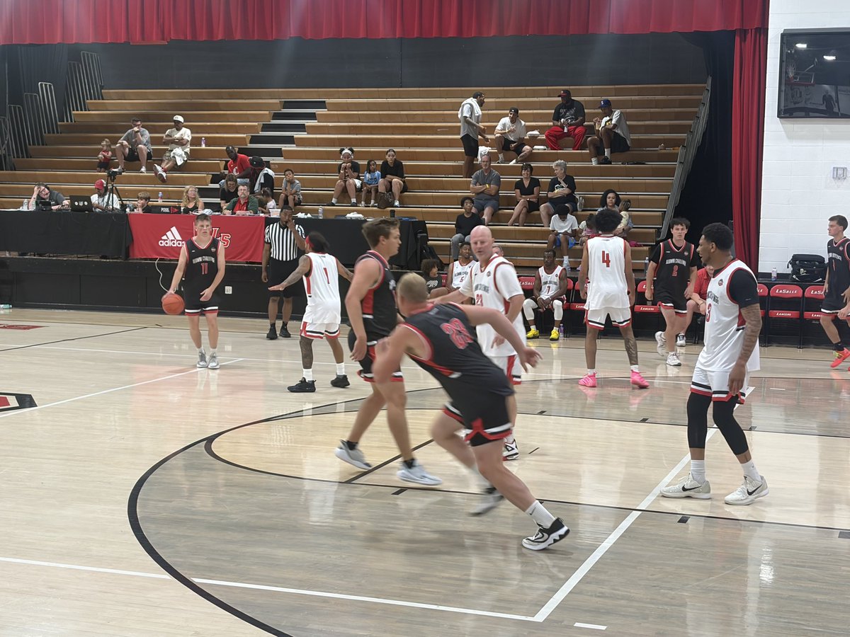 OakHillsMBB's tweet photo. Oak Hills Alumni- 87/LaSalle Alumni- 57. Thanks to Jordan Crawford, Kevin Higgins for organizing the event. Who said OH can’t score? Brady Keeton- MVP with 25 pts and 6-3’s in a row. Thanks to all our alumni who showed up to play. #OKG’s #HWSC https://t.co/sWqyHLyQdK