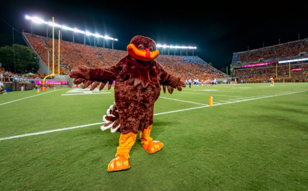 WillisLamontJr8's tweet photo. Excited to be back in Blacksburg for camp tomorrow ‼️ @HokiesFB @coachjfranklin @CoachPryVT @Jan_JohnsonVT @CoachThourogood @DaelunDarien7 @tolbert_nance @chrismahon_ @coachporterWR @AthleticsBethel @Bethel_BruinsFB @WillVapreps https://t.co/z6ywFb7Wa2