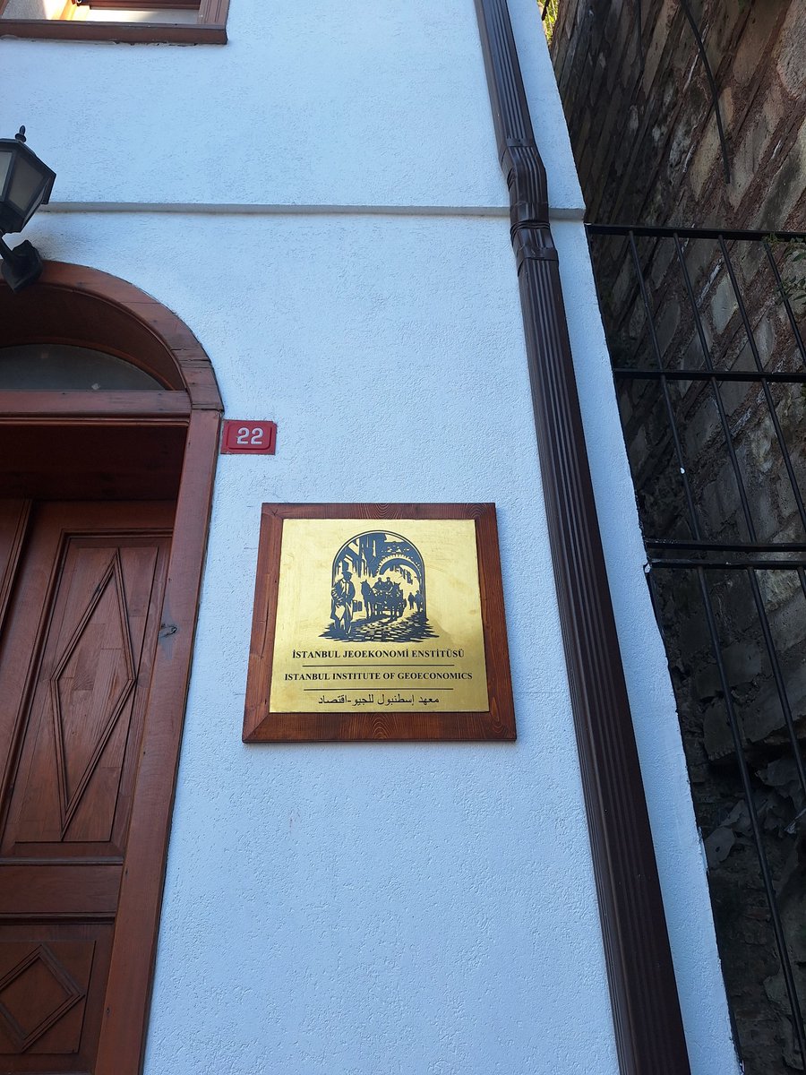 deniz_istikbal's tweet photo. Değerli dostlar, İstanbul Jeoekonomi Enstitüsü (İJE) Direktörü olarak göreve başladığımı ve Genel Koordinatörümüz Prof. Dr. Yusuf Dinç ile birlikte farklı türde araştırmalar yapmak için merkezimizin açıldığını duyurmak isterim. İlk işimiz "Yapısal Reform Planı".
@IstanbulGeoecon https://t.co/h9mxZFZULG