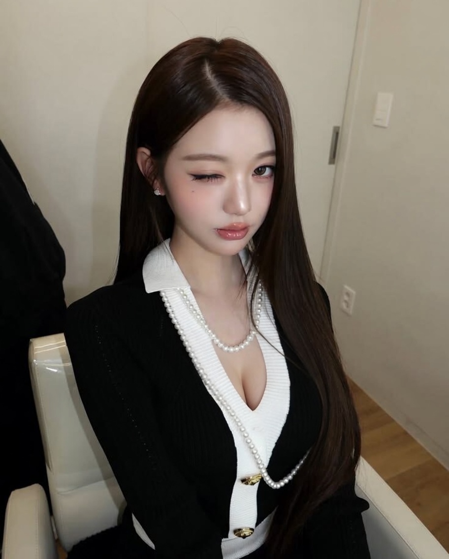 yourwony_'s tweet photo. I got a little bit drunk💗🍒So feel free to dm me 😫#kpopnsfw #kpopfap #nsfwkpop #wonyoung https://t.co/CTX1M2VoUN