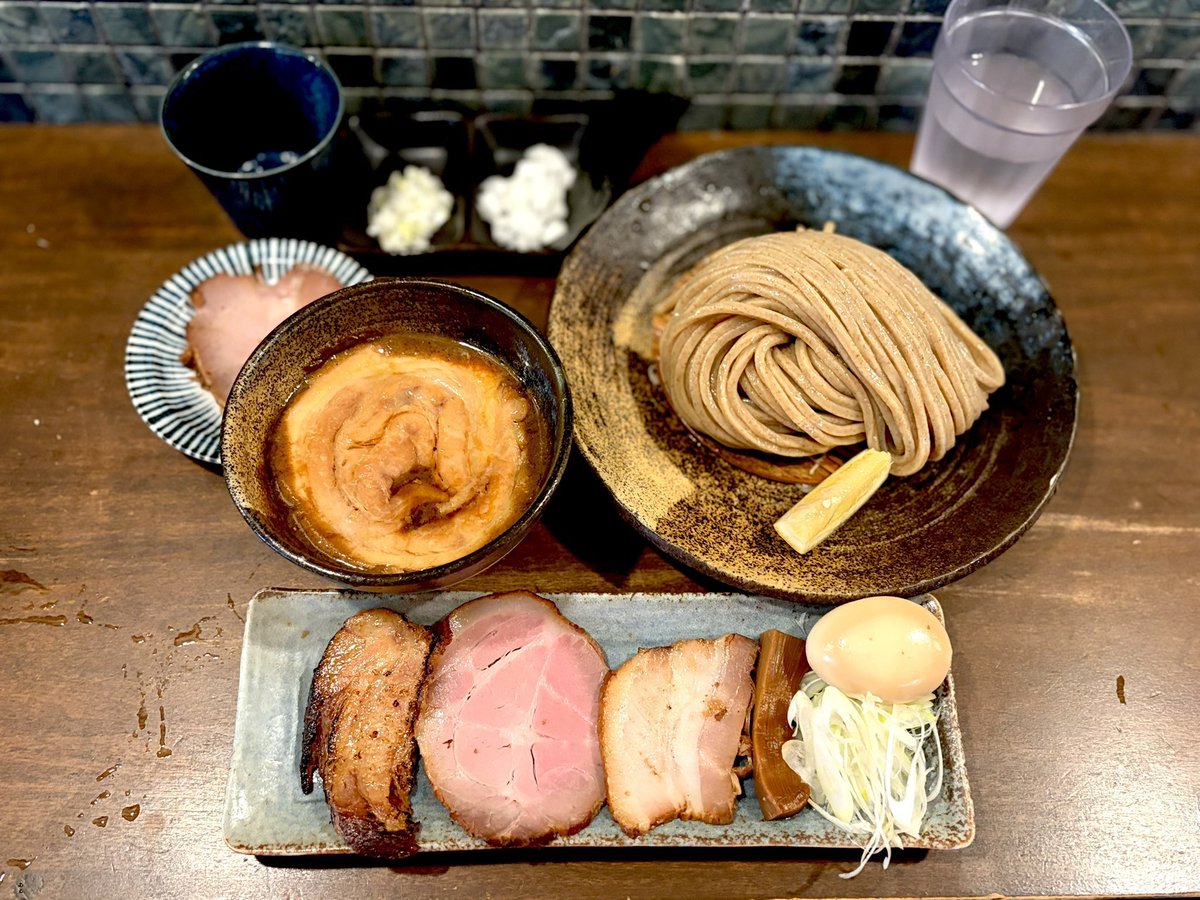 uDQjqNjFan2RxAs's tweet photo. 本日、日曜日の営業時間は
11時15分〜15時30分ラストオーダーです☘️🍜🍜
麺屋みつば https://t.co/Otqy7AcCe9