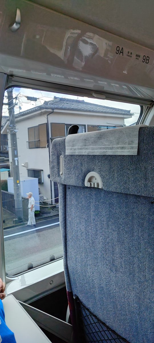 Full8Null's tweet photo. 初グリーン車と思って撮ったらおじいさん激写してもうた https://t.co/awG0F2frgy