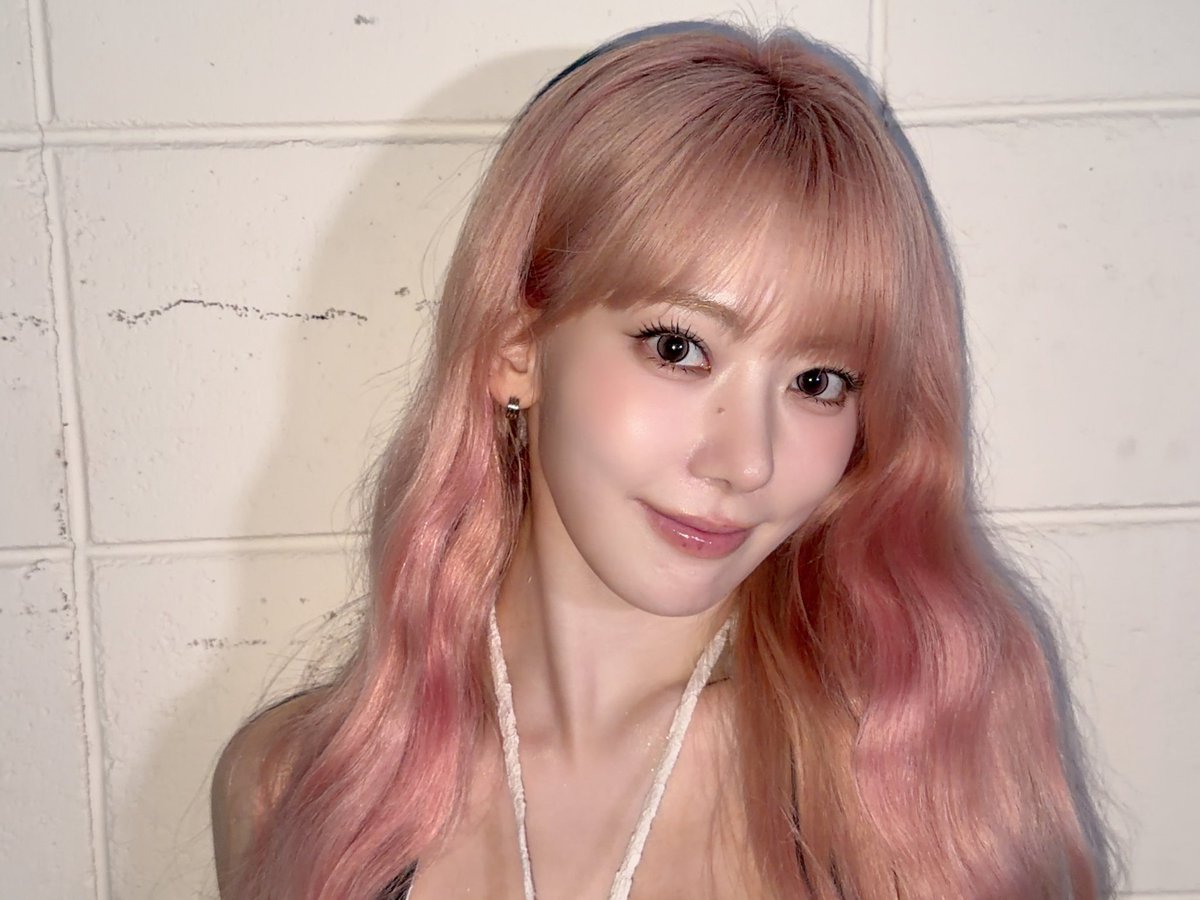 LESSERAFIMBR's tweet photo. SAKURA via Weverse.

"Graças ao FEARNOT, nós ganhamos três prêmios no Seoul Music Awards ㅠㅠ.

Muito, muito obrigada, e nós continuaremos dando duro e dando o nosso melhor no LE SSERAFIM ☺️.

Vejo vocês logo logo na tour~~~♡."

#LE_SSERAFIM #르세라핌 https://t.co/RQxjXX4iWC