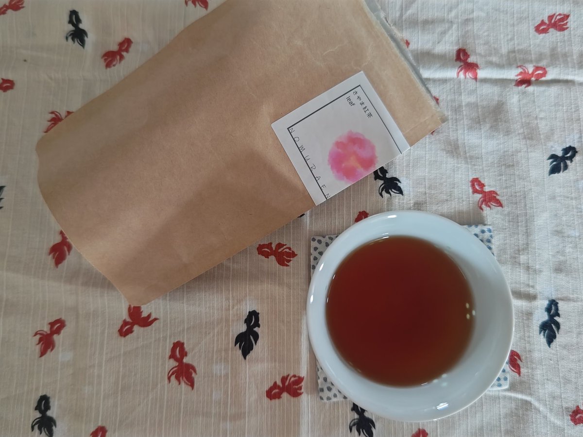 OntoPoetry's tweet photo. 【今朝の紅茶】

さやま紅茶 野村園

最初に見つけた香りは
なんとたとえたらいいのか

香りを言葉で
表現するのは
むずかしい

そのあと藤の花が
音楽でいうとフーガかな

飲み心地は
まろやかな、まあるい
なごむ紅茶

まさに「和紅茶」ですね

御身大切によい日を

@nomuraen https://t.co/Jppxwg9wWF
