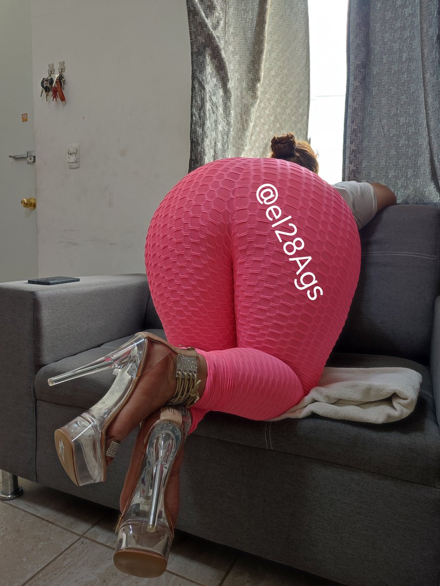 primerizosags's tweet photo. A mi esposo le gusta que me ponga en la ventana a enseñar las nalgas a los vecinos https://t.co/i6LtNp43K1