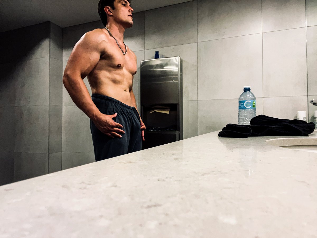 ChaseAdamsxo's tweet photo. 😏😏 #fit #fitness https://t.co/unGyhwwCag