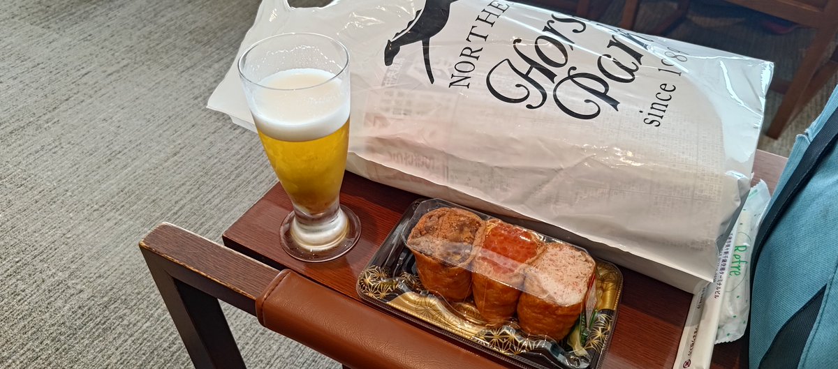 1000000lives's tweet photo. 帰路にてようやく北海道らしい飯 https://t.co/093RsmWyix