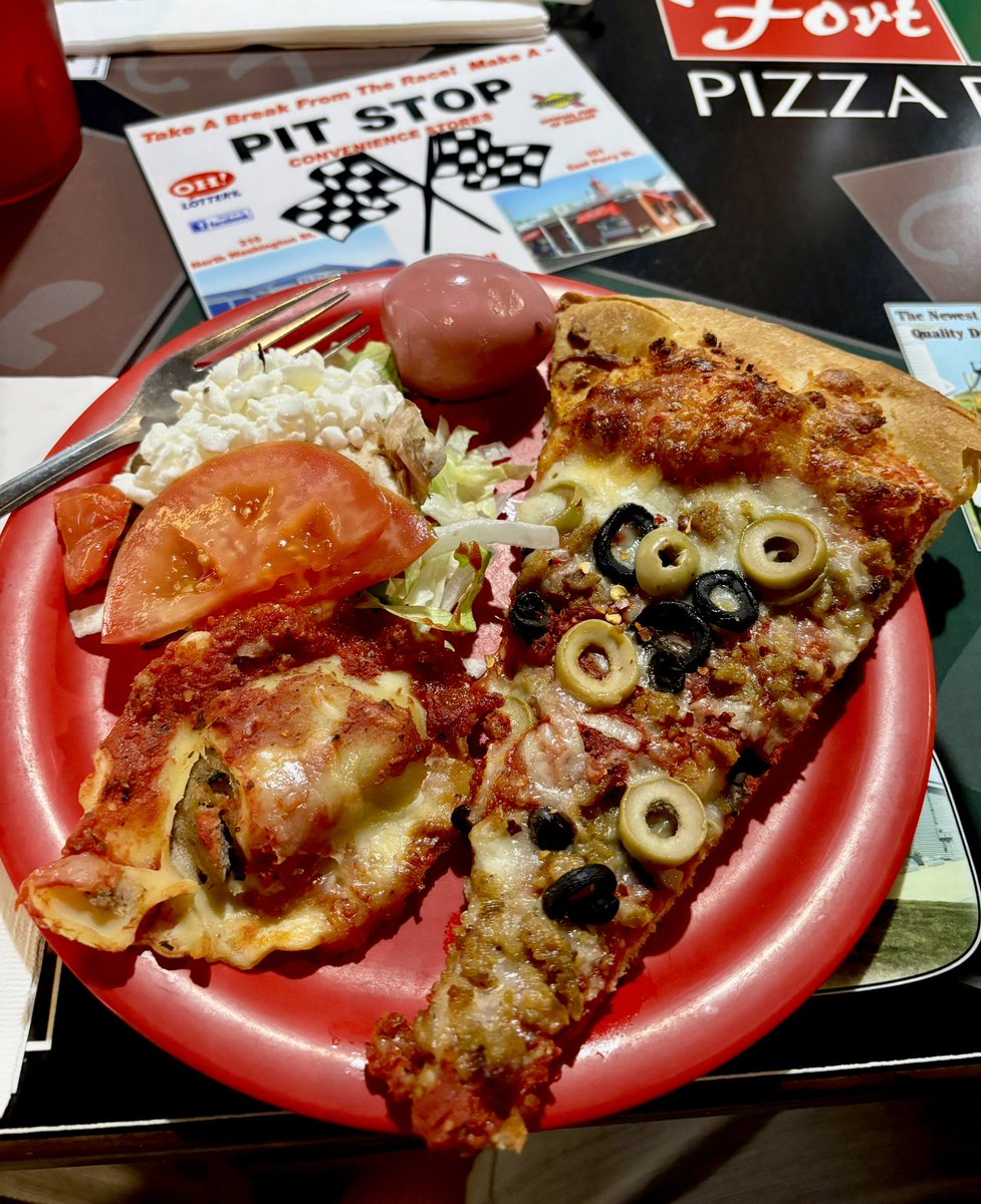 Sig_Alumni's tweet photo. Saturday Alumni Weekend lunch at @FortBallPizza 🍕🥗 https://t.co/gnt5L3s1jb