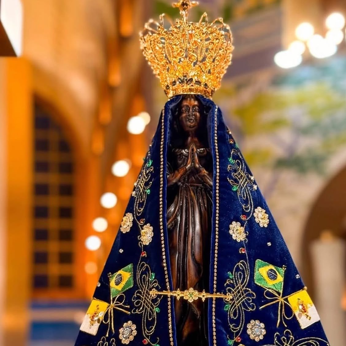 choquei's tweet photo. 🚨VEJA: Padre revela ligação histórica entre a camisa azul da seleção e Nossa Senhora Aparecida. https://t.co/sRGmAy0nFU