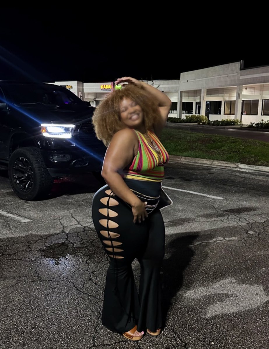 DateSunshyne's tweet photo. Sunshyne at night!☺️☀️💫 #anightout #thickthighs #bootylovers https://t.co/fvwxKXrfSx