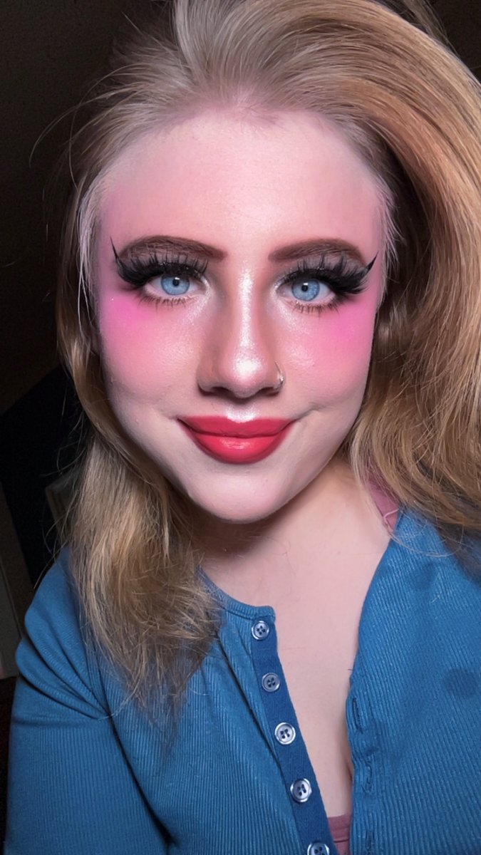 turney_sophia's tweet photo. Eyes say it all ๐Soft glam, strong energy โจJust a little sparkle and confidence ๐Blue eyes, bold lashes, big dreams ๐ซBlushin' and thriving ๐ธServing looks without saying a word ๐ #Selfie #SoftGlam #BlueEyes #LashesOnPoint #Confidence #FeelingCute #GlowUp https://t.co/Ws7Msq3PrH