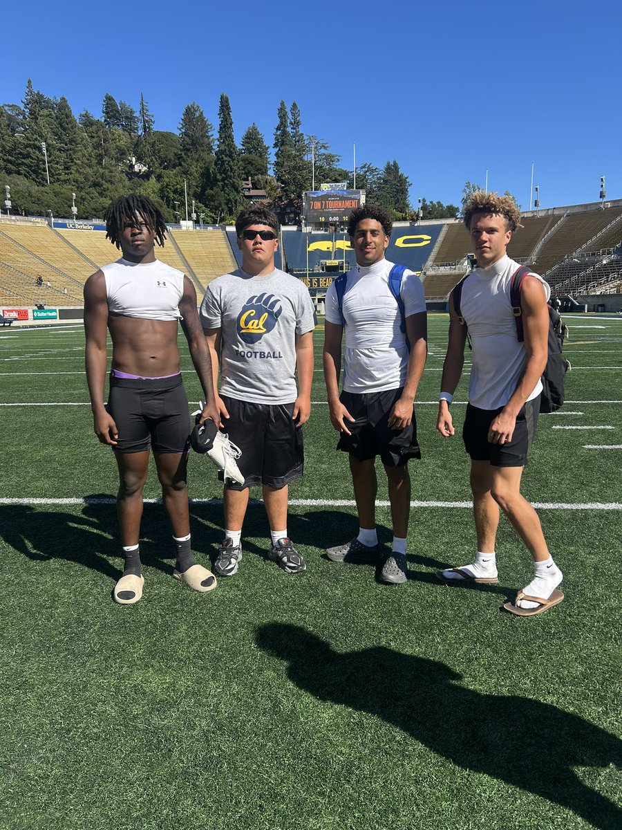 LondonJAcosta's tweet photo. Had a great day at camp with my guys! https://t.co/0cHs3g0JTm