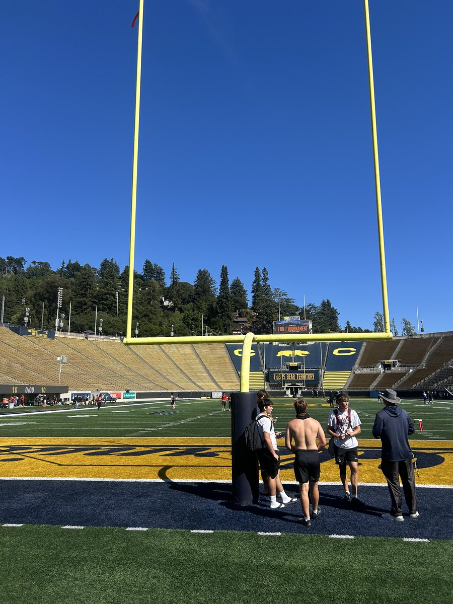 LondonJAcosta's tweet photo. Had a great day at camp with my guys! https://t.co/0cHs3g0JTm