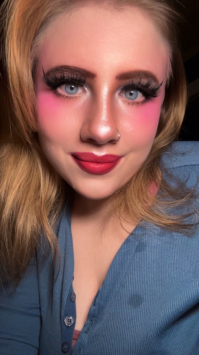 turney_sophia's tweet photo. Doll energy ๐Eyes on me ๐Glow different โจJust vibing ๐Feeling myself ๐Pretty mood ๐ธBlue-eyed beauty ๐Soft glam era โจ#Selfie #MakeupLover #SoftGlam #GlamMakeup #BlueEyes #LashesOnPoint #MakeupLook #BeautyCommunity #Confidence #FeelingCute #GlowUp https://t.co/PFTpuSo0Am