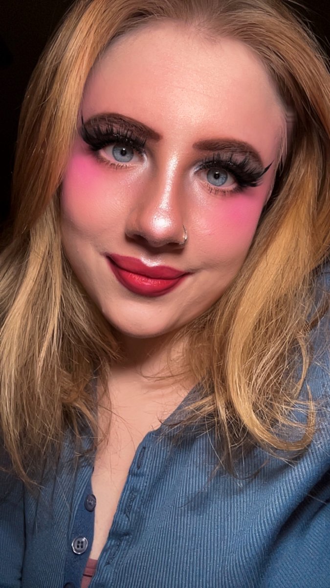 turney_sophia's tweet photo. Doll energy ๐Eyes on me ๐Glow different โจJust vibing ๐Feeling myself ๐Pretty mood ๐ธBlue-eyed beauty ๐Soft glam era โจ#Selfie #MakeupLover #SoftGlam #GlamMakeup #BlueEyes #LashesOnPoint #MakeupLook #BeautyCommunity #Confidence #FeelingCute #GlowUp https://t.co/PFTpuSo0Am