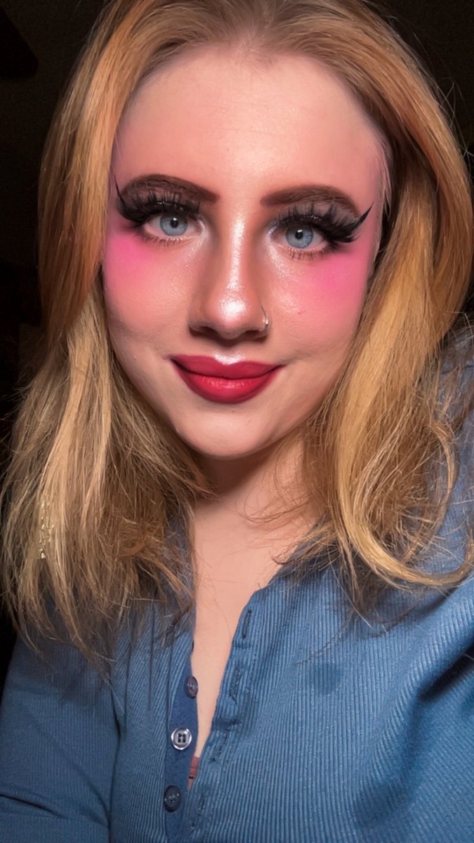 turney_sophia's tweet photo. Doll energy ๐Eyes on me ๐Glow different โจJust vibing ๐Feeling myself ๐Pretty mood ๐ธBlue-eyed beauty ๐Soft glam era โจ#Selfie #MakeupLover #SoftGlam #GlamMakeup #BlueEyes #LashesOnPoint #MakeupLook #BeautyCommunity #Confidence #FeelingCute #GlowUp https://t.co/PFTpuSo0Am