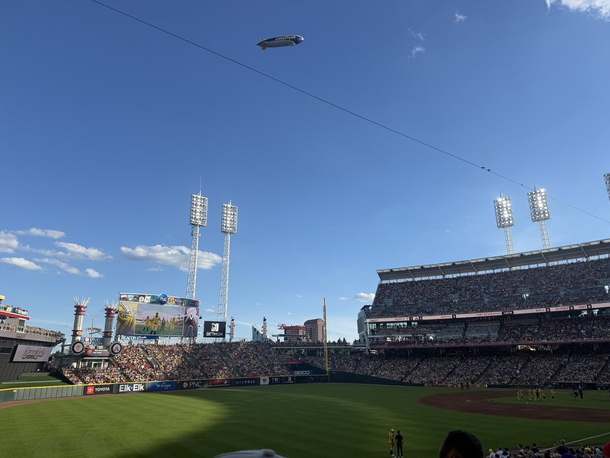 julia_drees's tweet photo. hi from gabp to watch the @TheSavBananas ⚾️🍌 https://t.co/jOco7jgREV