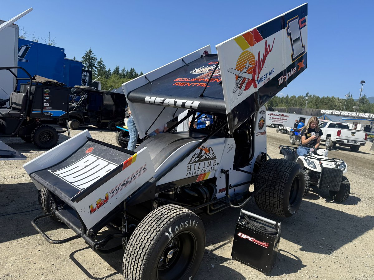 Walkapedia_'s tweet photo. At the front of #𝗦𝘂𝗽𝗲𝗿𝗗𝗶𝗿𝘁𝗖𝘂𝗽 Qualifier 2:

@Justin17Sanders ➖ @LeviHillier
Colton Heath ➖ @DominicScelzi

Winner advances to the Pole Shuffle.

2nd-4th to $100,026-to-win, $5,000-to-start, 40-lap A-Main at @SkagitSpeedway. https://t.co/4qum7TLSIG