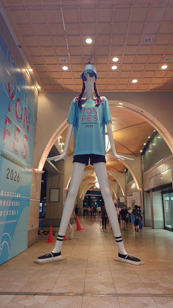 hinachipa's tweet photo. 昨日ヨンフェス帰りにナナちゃん見に行ったらサングラス壊れてたんだけど
ダイブでもしたの？www https://t.co/l0tVH3qlXX