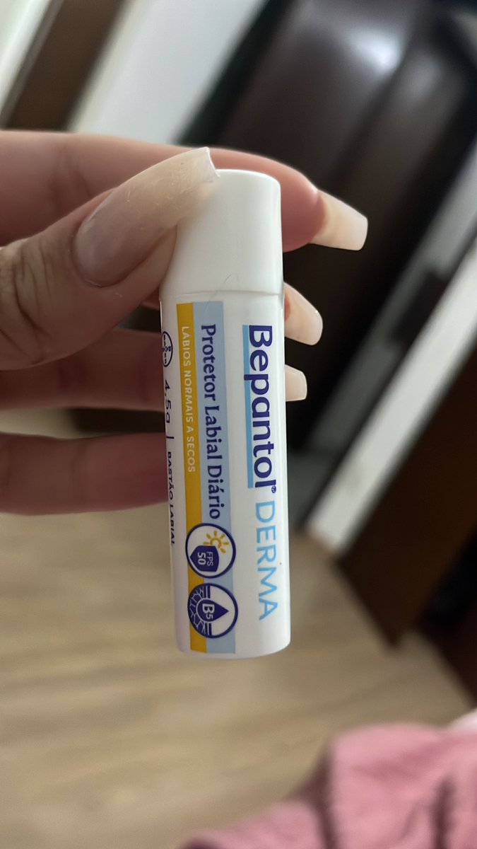 weirdlandx's tweet photo. @miauraest Salvou minha boca que nem o cicaplast tava resolvendo e da pra usar durante o dia pq não fica com a boca branca https://t.co/aSwFbbYIxr