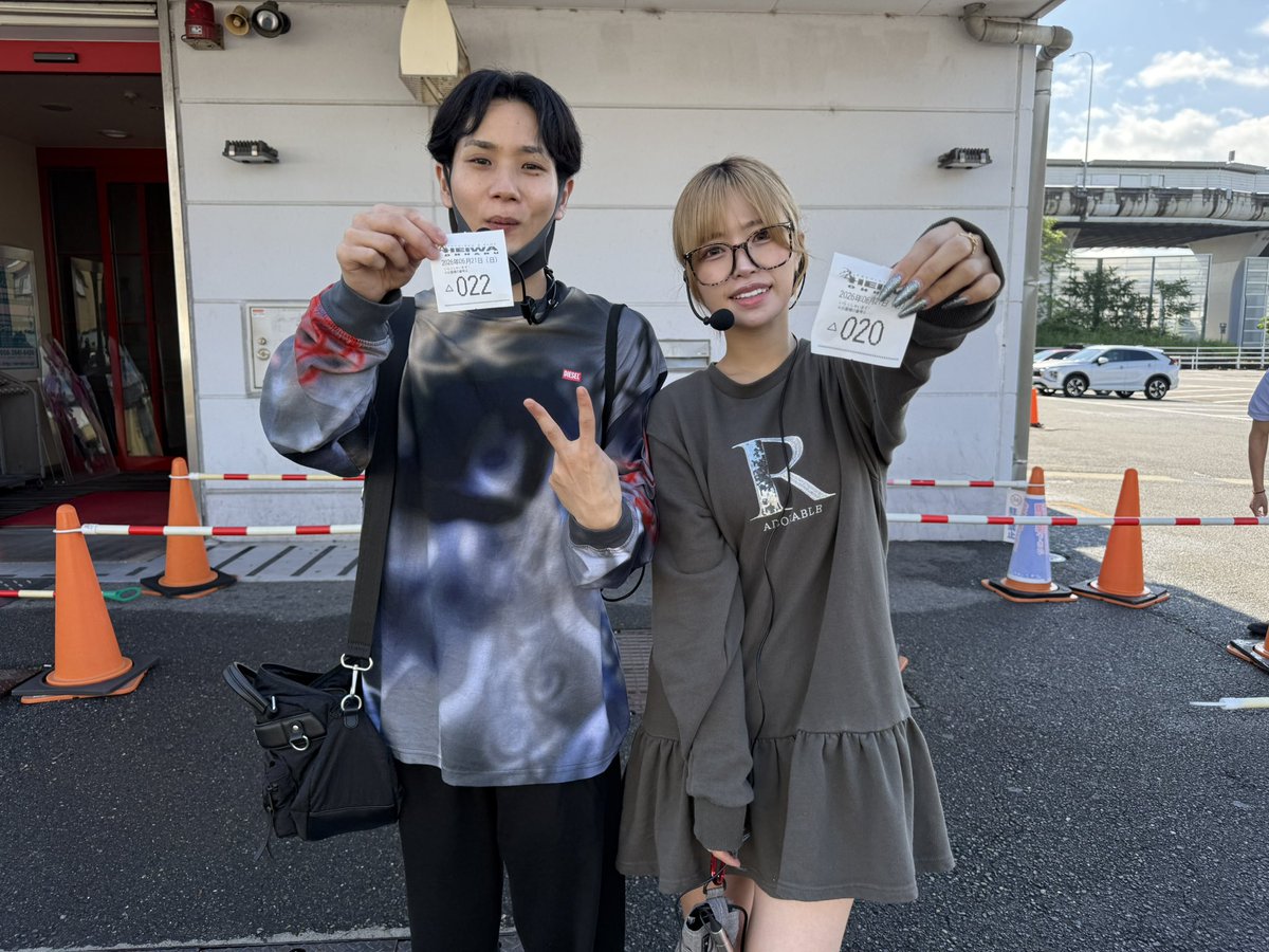 smallplum777's tweet photo. 2人揃って後ろの方に並びます✌️
お声がけ等いつでも大丈夫です！ https://t.co/ln7K86SDQQ