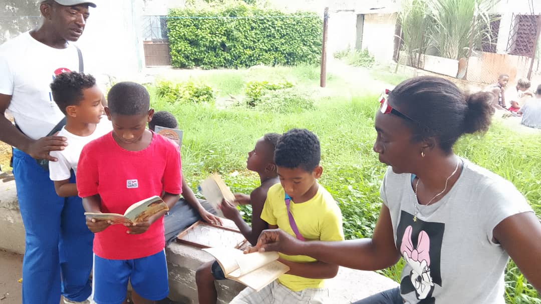 Michelk_P's tweet photo. Actividad comunitaria en el reparto de Ciudad de la Construcción, en conjunto con la Casa de la Cultura de Altahabana, deporte y la biblioteca pública 14 de junio, participaron 15 niños y 6 adultos.#LaHabanaDeTodos.#LaHabanaViveEnMí. https://t.co/9OJXMD2FgQ