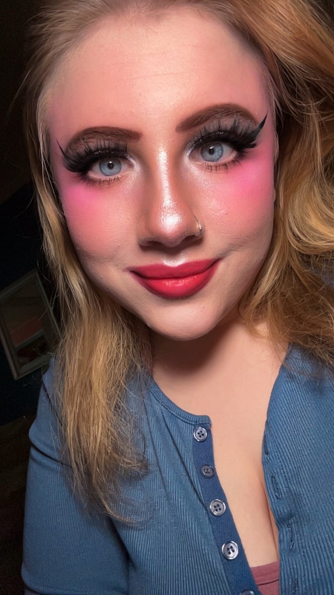 turney_sophia's tweet photo. Pretty mood activated โจFeeling cute, keeping it simple ๐A touch of glam and a whole lot of confidence ๐Main character energy today ๐ฌโจSweet but make it fierce ๐๐ค #Selfie #MakeupLover #SoftGlam #GlamMakeup #BlueEyes #LashesOnPoint #BeautyCommunity #Confidence #GlowUp https://t.co/mNYiAx9Qm5