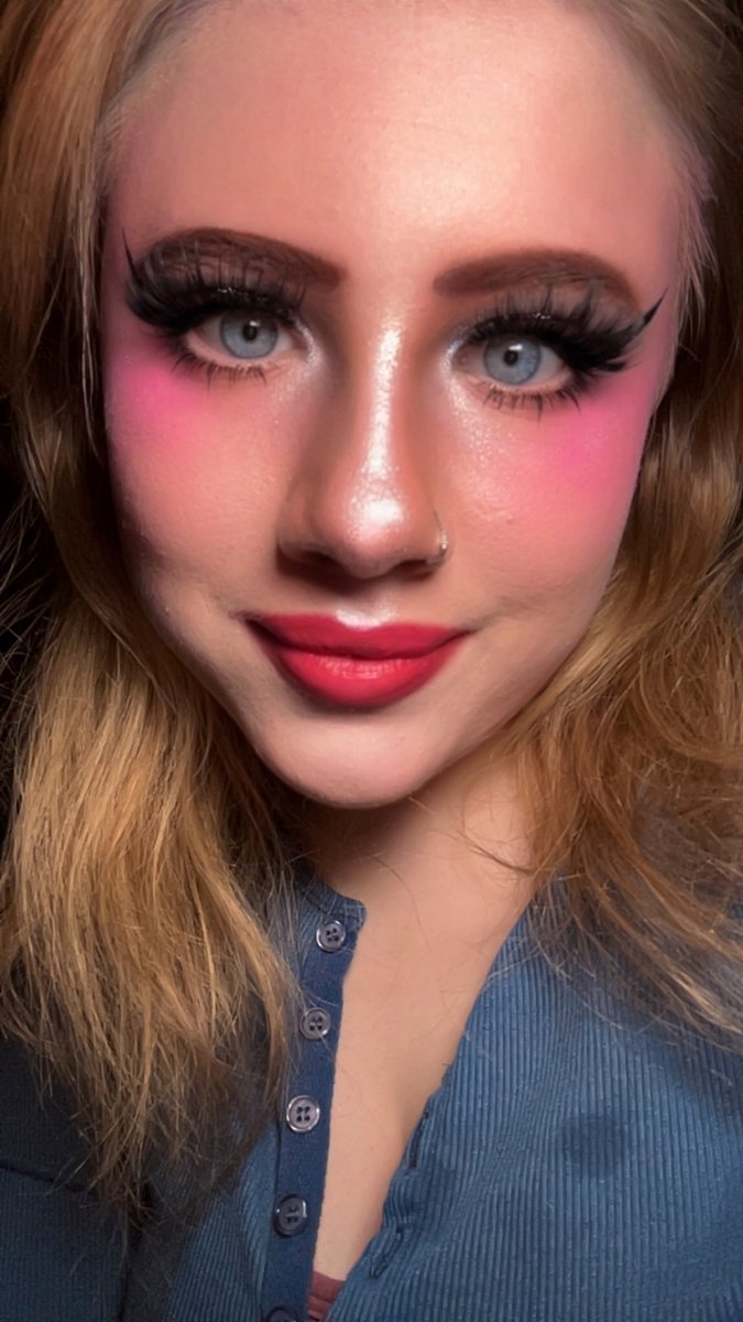 turney_sophia's tweet photo. Pretty mood activated โจFeeling cute, keeping it simple ๐A touch of glam and a whole lot of confidence ๐Main character energy today ๐ฌโจSweet but make it fierce ๐๐ค #Selfie #MakeupLover #SoftGlam #GlamMakeup #BlueEyes #LashesOnPoint #BeautyCommunity #Confidence #GlowUp https://t.co/mNYiAx9Qm5