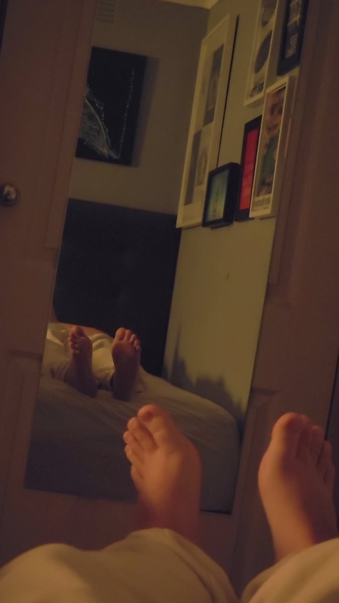 VeryLewdyJacob's tweet photo. Which one of you foot lovers are gonna come kiss and massage daddy's feet https://t.co/3WKCd6WORq