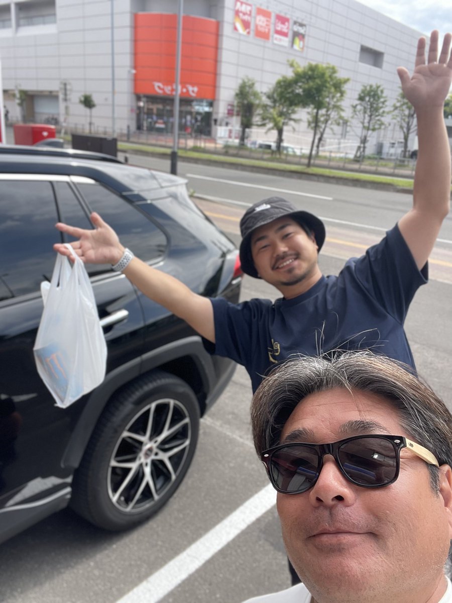 tom_by_tom's tweet photo. 札幌到着❣️
トムカツバーガーセットで
ぶちかましますよ〜〜w https://t.co/Hsmx63vYiy