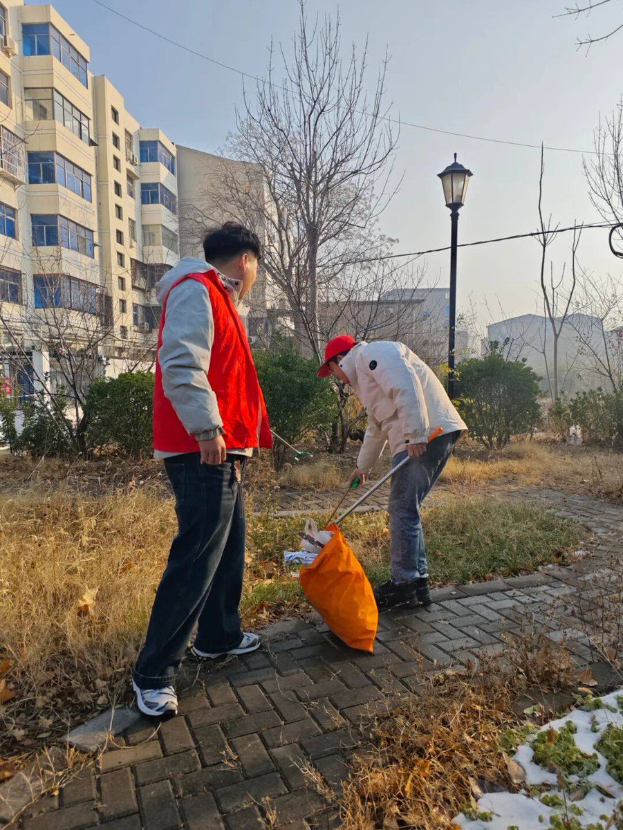 nn81151677's tweet photo. Join our neighborhood park clean-up this Sat (9am-12pm)! Gloves u0026 bags provided. Let’s spruce up our community together https://t.co/uZXmWDRvzD