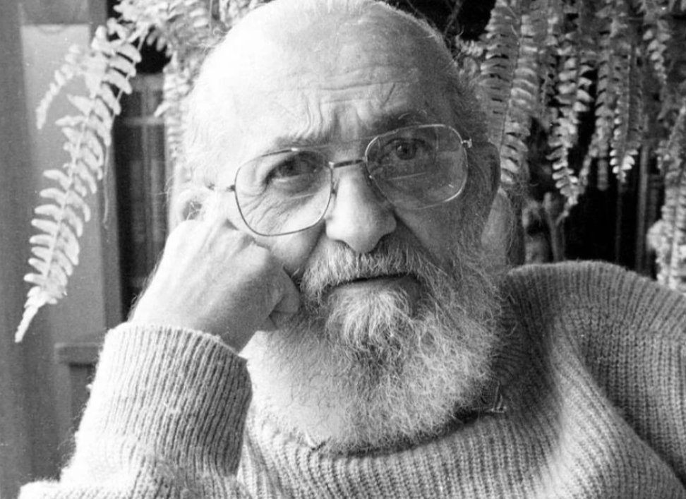 Saganismm's tweet photo. “Washing one's hands of the conflict between the powerful and the powerless means to side with the powerful, not to be neutral.”

— Paulo Freire https://t.co/v9hWTMeOBt