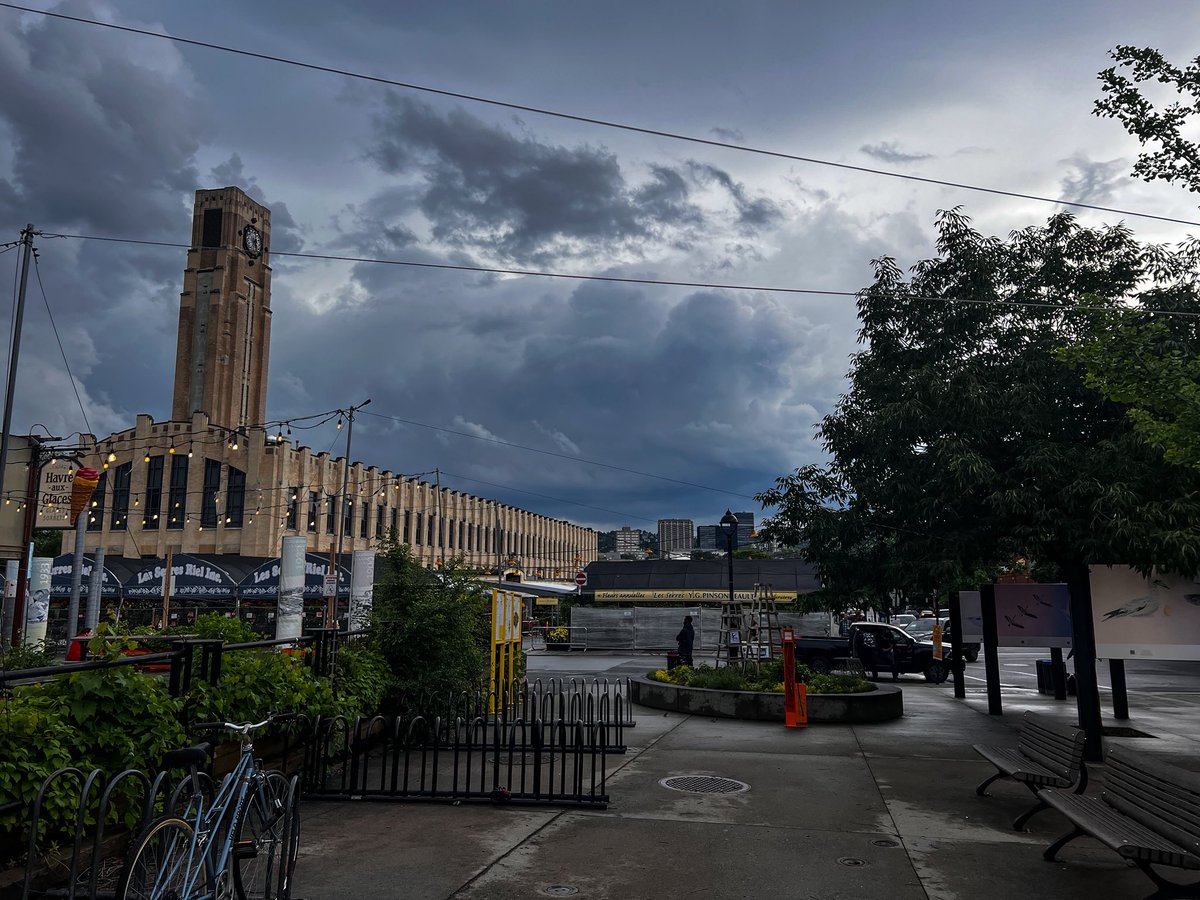 rayangm_wx's tweet photo. Powerful thunderstorm west of Montreal this afternoon around 4–5 PM. I couldn’t get the best angle on it but I still managed to see some lightning and impressive storm structure as it intensified 

#QcStorm #ShareYourWeather https://t.co/AVxn8z22Ma