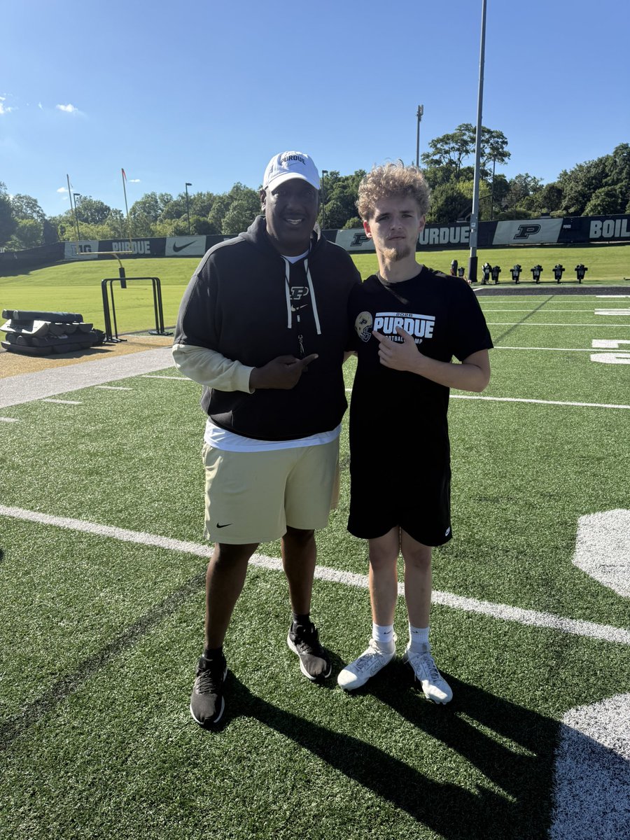 JaydenBeavin23's tweet photo. Took a road trip down to Lafayette Indiana today  Had a Great experience and met alot of great athletes and great coaches at Purdue University go boilers !!!🔥🔥👀 Big thank you too @bradodom @JackLowary @CoachGreen93 @CoachJakeTrump @Coach_Stec @CoachTyRocconi And many more coaches
