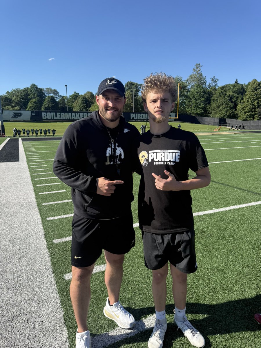 JaydenBeavin23's tweet photo. Took a road trip down to Lafayette Indiana today  Had a Great experience and met alot of great athletes and great coaches at Purdue University go boilers !!!🔥🔥👀 Big thank you too @bradodom @JackLowary @CoachGreen93 @CoachJakeTrump @Coach_Stec @CoachTyRocconi And many more coaches