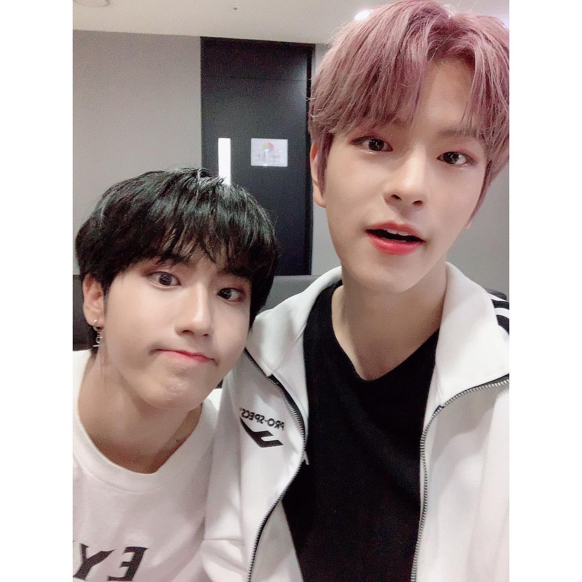 skzhanig's tweet photo. 200621

#HAN #Seungmin
#StrayKids https://t.co/4gL3Z8lRE7