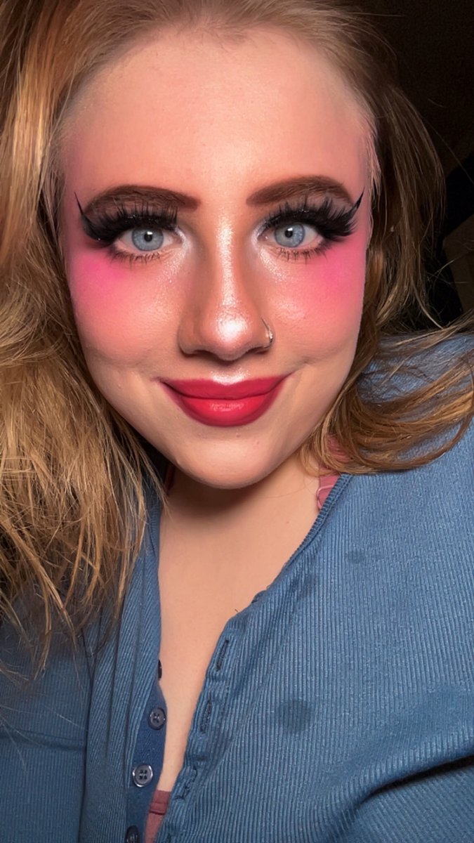 turney_sophia's tweet photo. A touch of glam and a whole lot of confidence ๐
Main character energy today ๐ฌโจ
Sweet but make it fierce ๐๐ค
Catching light and compliments โจ #Selfie #MakeupLover #SoftGlam #GlamMakeup #BlueEyes #LashesOnPoint #MakeupLook #BeautyCommunity #Confidence #FeelingCute #GlowUp https://t.co/ydpmdkdoAO
