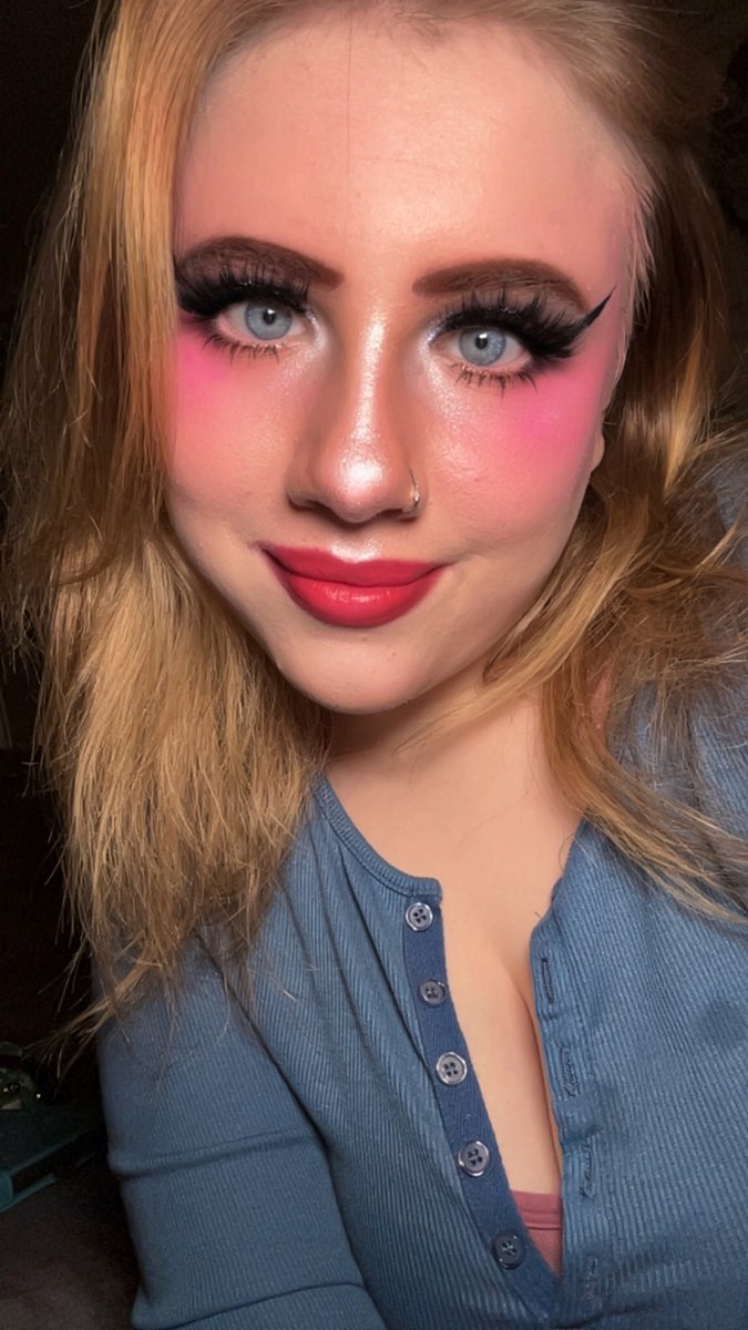 turney_sophia's tweet photo. A touch of glam and a whole lot of confidence ๐
Main character energy today ๐ฌโจ
Sweet but make it fierce ๐๐ค
Catching light and compliments โจ #Selfie #MakeupLover #SoftGlam #GlamMakeup #BlueEyes #LashesOnPoint #MakeupLook #BeautyCommunity #Confidence #FeelingCute #GlowUp https://t.co/ydpmdkdoAO