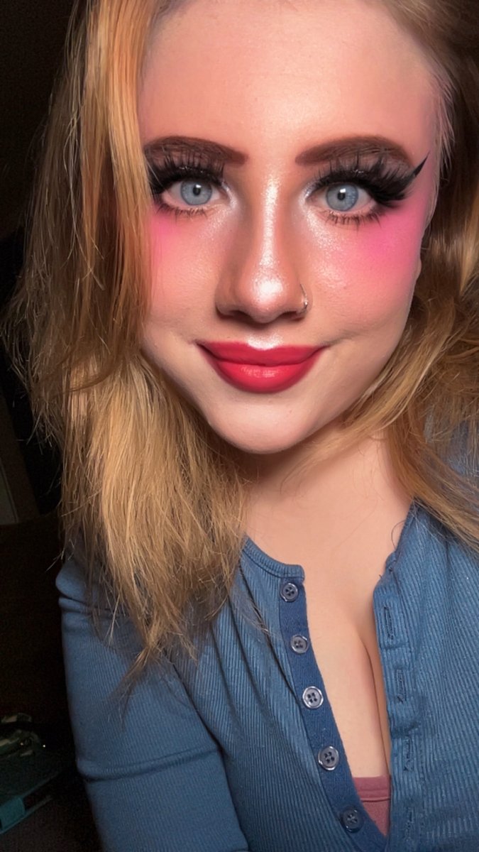 turney_sophia's tweet photo. A touch of glam and a whole lot of confidence ๐
Main character energy today ๐ฌโจ
Sweet but make it fierce ๐๐ค
Catching light and compliments โจ #Selfie #MakeupLover #SoftGlam #GlamMakeup #BlueEyes #LashesOnPoint #MakeupLook #BeautyCommunity #Confidence #FeelingCute #GlowUp https://t.co/ydpmdkdoAO
