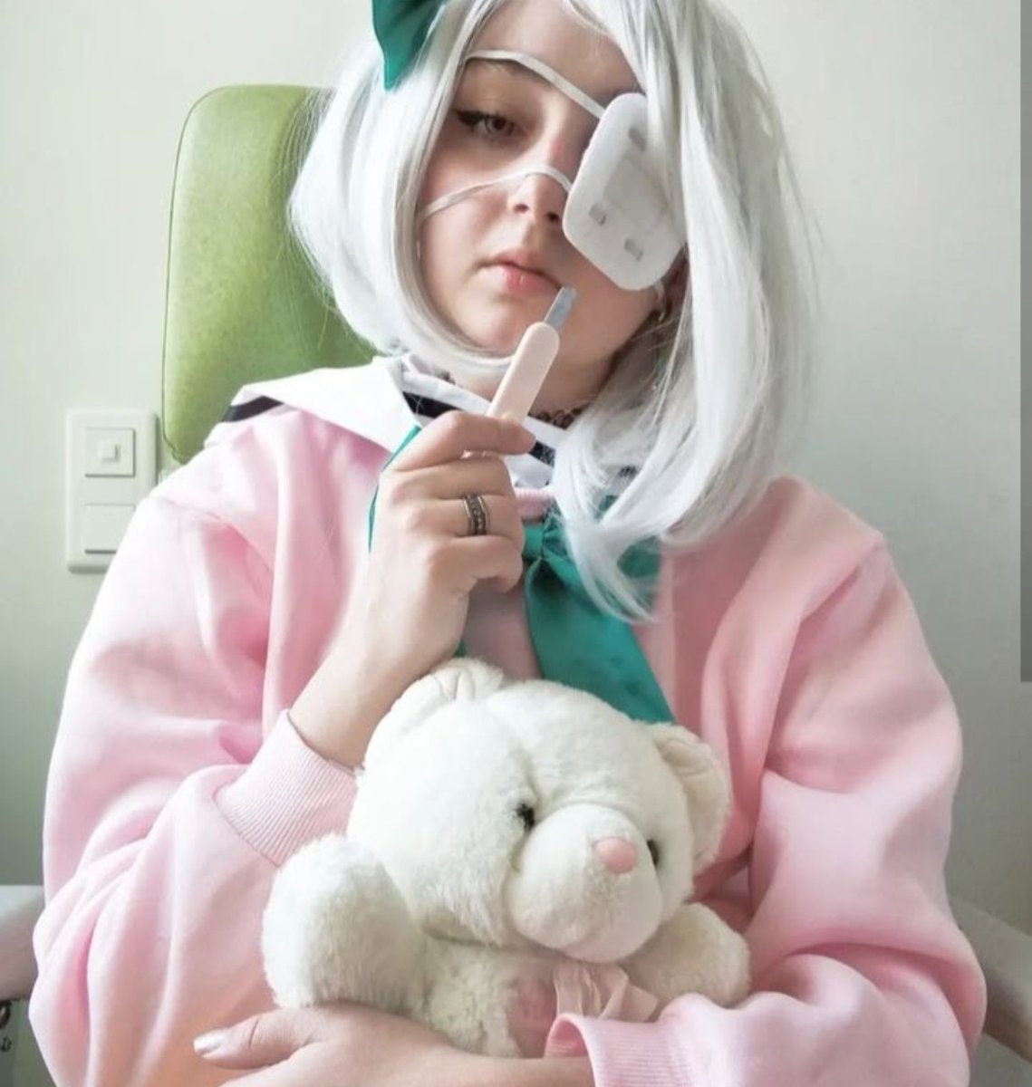 cappyislucky's tweet photo. la meuf vs le cosplay (il date le cosplay sorry) https://t.co/ZMRtLEj1jb