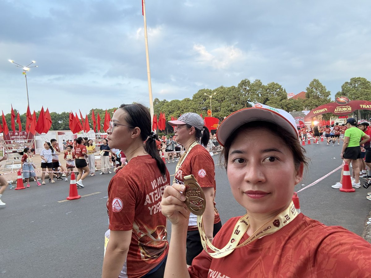 Hằng Pơ Lang | Selena tweet media