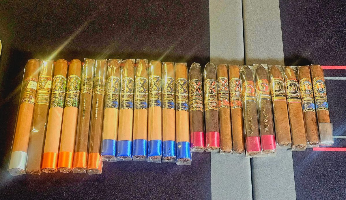 Jennifercigars's tweet photo. A bold expression of craftsmanship and tradition. The Fuente sampler brings together rich, perfectly aged blends—each cigar telling its own story of flavor, balance, and excellence. Light one up and experience premium smoking at its finest. 🔥💨 https://t.co/1qTBZw4kdW