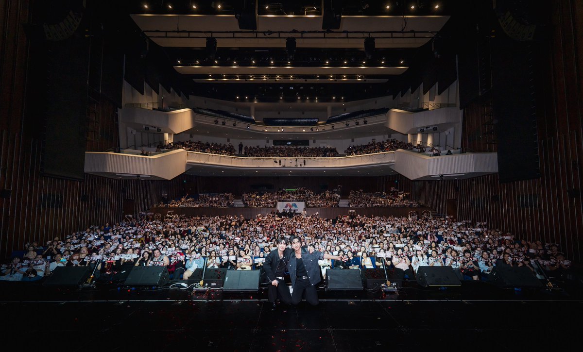 lek19889's tweet photo. ปิดตัวTIMESTOPPERอย่างสมบูรณ์แบบแล้ว เก่งมากๆ เห็นทุกคนสนุกไปกับเพิร์ธต้าแล้วค่ตดีใจกับน้องเลยอ่ะ รอวันเปิดDEVIL'S KISS CONCERTแล้วค้บบบบ พร้อมมาก

PERTHSANTA RETURNS OUT

#PerthSantaTimeStopperInSG https://t.co/WWNtJaZE2J