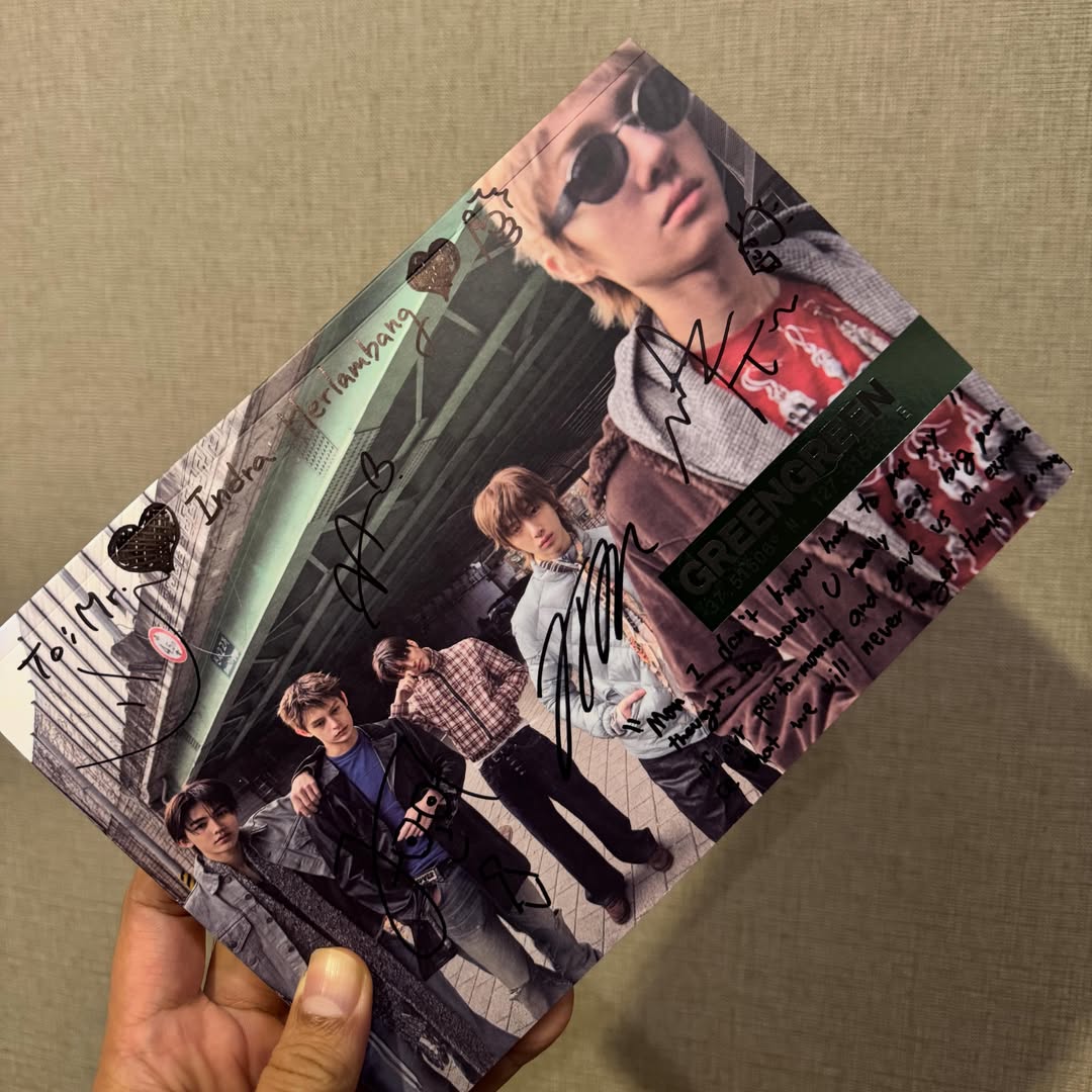 zhaoyufancokr's tweet photo. Indra Herlambang (Allobank MC) Instagram Update
(https://t.co/MBSFNKVOP0)

After their performance, one of the staff members asked me to meet CORTIS backstage. I was still trying to catch my breath after hosting and moving around so much. But a chance to meet them again? Of course! 

When I got there, they gave me this: a signed album. With a very special note: 

“Man I don’t know how to put my thoughts to words. U really took big part of our performance and gave us an experience we will never forget. Thank you so much.” 

This is so much more than I could have ever wished for. Honestly, I just wanted them to enjoy their time in Indonesia. A simple thank you would be more than sufficient. But this lovely gesture is a testament to the kind of people they are. 

They are so young, yet so thoughtful, kindhearted, humble, and mature beyond their years. 

It’s such an honor to witness their journey. 

With talent and hearts like theirs, they’ll go very very far indeed. 

Aku sayang kalian, CORTIS! 
Terima kasih COER!