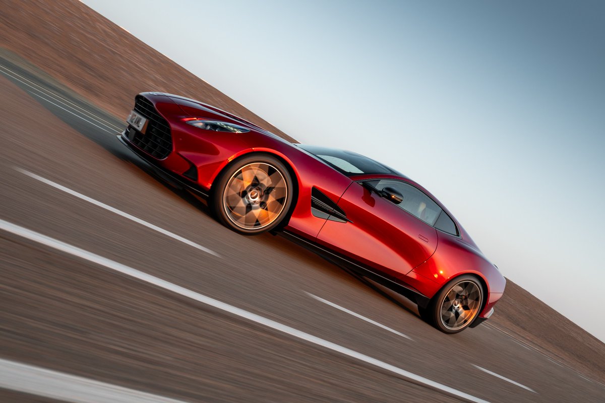 astonmartin's tweet photo. Vanquish. Expanded.

An all-new 2+2 seating arrangement adds versatility to the definitive Super GT, allowing you to choose the perfect layout to suit your lifestyle.

#AstonMartin #Vanquish #ZENITHDRIVEN https://t.co/Kr8zbByAal