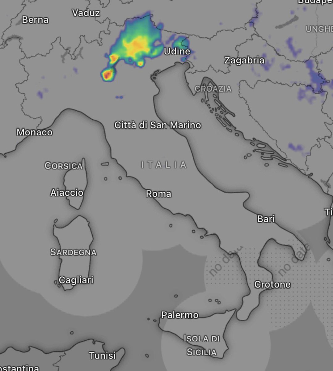 Emergenza24's tweet photo. ADESSO [21.06-01:30] #Italia 

IN CORSO E PREVISTE PRECIPITAZIONI #FULMINI

Dicci dove sei e la situazione anche se ok (ovviamente se sei nell'area indicata e adesso)

Segui il nostro account per aggiornamenti. https://t.co/DTnp2tGZsK