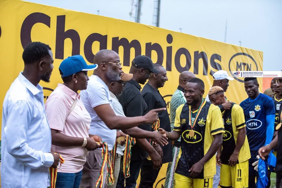 LEquipe237's tweet photo. 🏆 OFFICIEL ! L’Union Sportive d’Abong-Mbang est sacrée championne de la MTN Elite Two et évoluera en MTN Elite One la saison prochaine. 🇨🇲🦁💛🖤⚽ #lequipe237

Félicitations aux joueurs, au staff et aux supporters ! https://t.co/ZbqLX64zpL