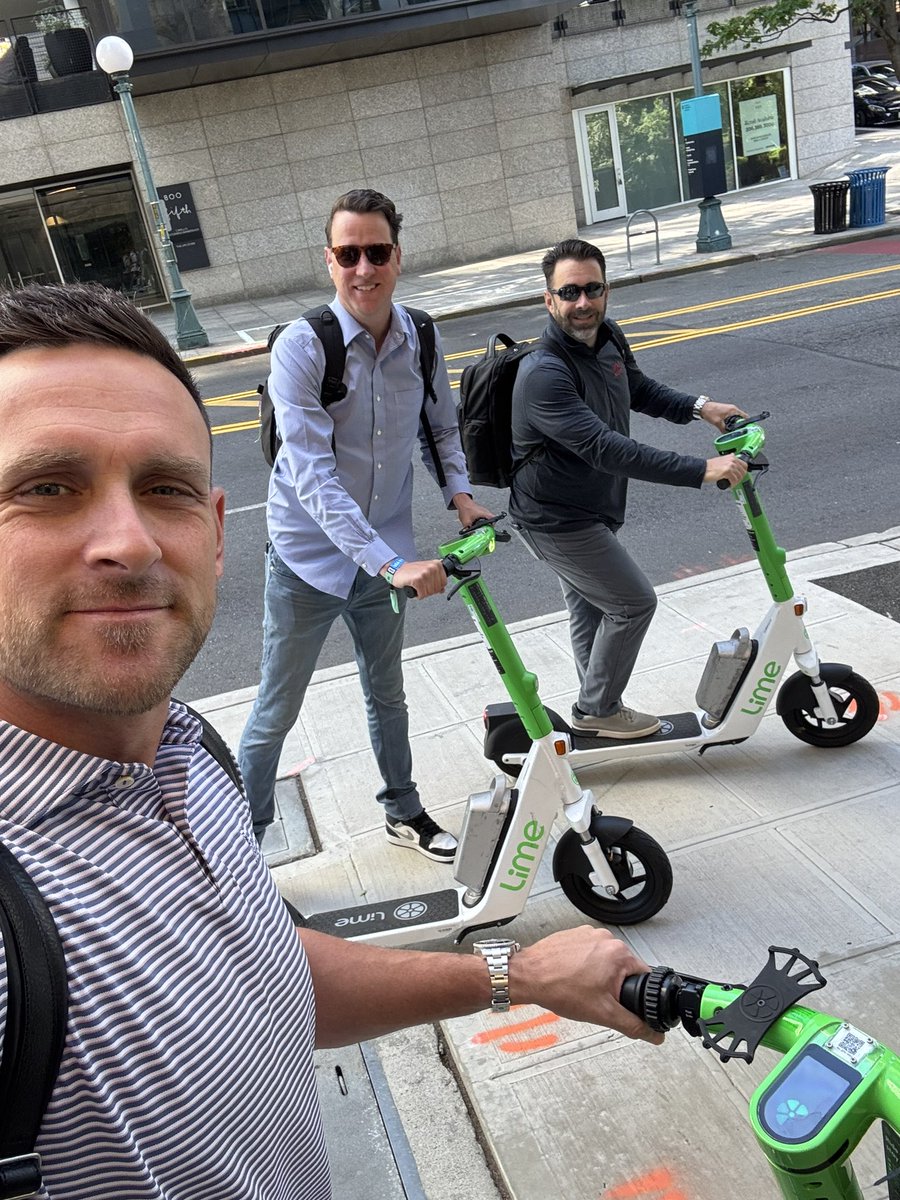 middlebrooks's tweet photo. When in Seattle… 

@LouMerloni @WillFlemming https://t.co/vAjqVlQtJm